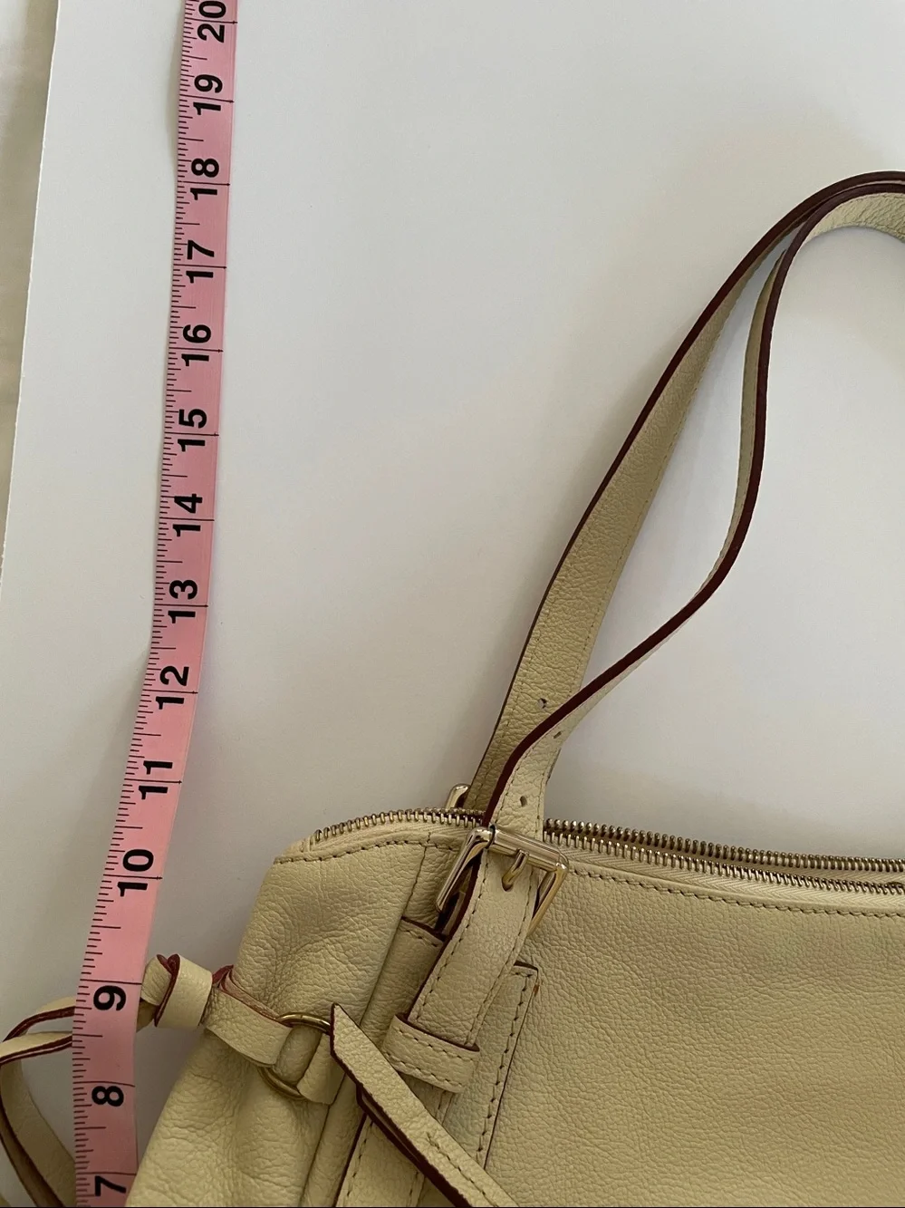 VTG: Dooney & Bourke Luisa Genuine Leather Ivory Shoulder Bag with tags